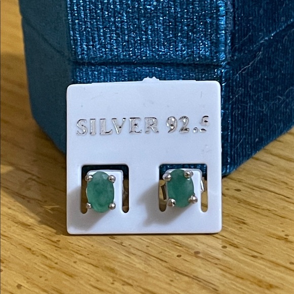 NWT Elegant Natural Zambian Emerald Stud Earrings - Picture 8 of 11